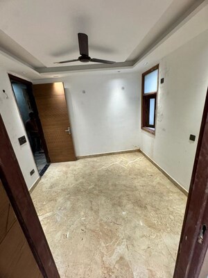 Room in 1 BHK Builder Floor at Saket – for Rent