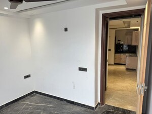 Room in 1 BHK Builder Floor at Saket – for Rent