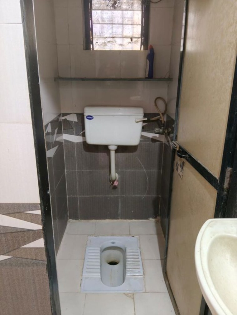 Bathroom, airoli sector 9f 1 Bedroom 380 Sq.Ft. Apartment In Airoli Sector 9f Navi Mumbai 10169871