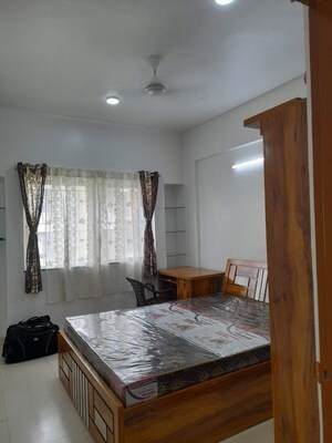 Bedroom in 2 BHK Apartment at Kumar Primavera, Wadgaon Sheri – for Rent