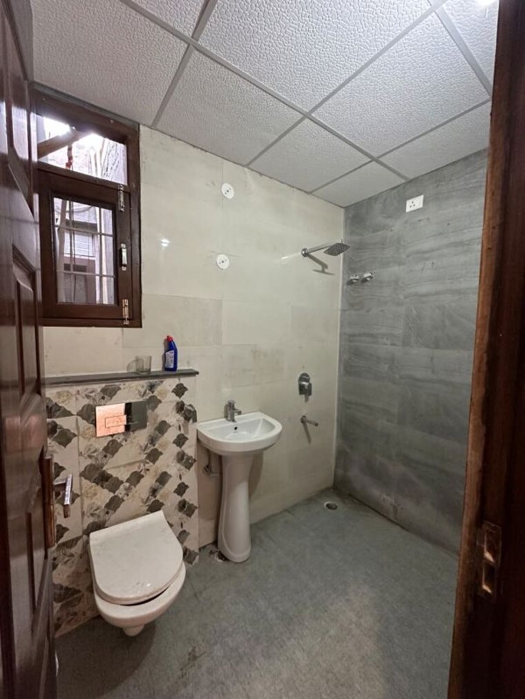 Bathroom, seema dwar 3 Bedroom 1700 Sq.Ft. Builder Floor In Seema Dwar Dehradun 10169909