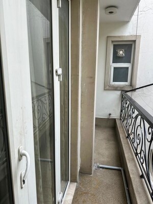 Balcony in 1 BHK Builder Floor at Panchsheel Park – for Rent