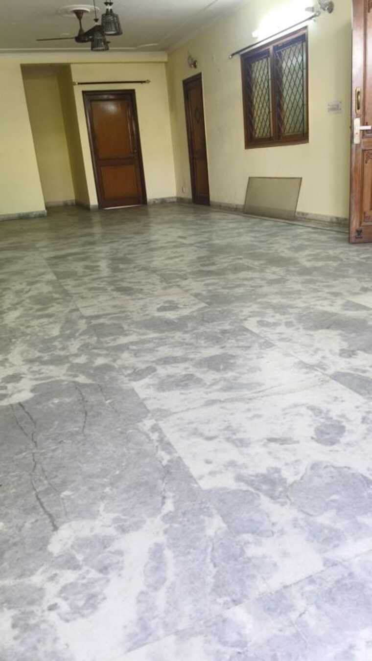  Parking, chittaranjan park 3 Bedroom 290 Sq.Ft. Builder Floor In Chittaranjan Park Delhi 10170065