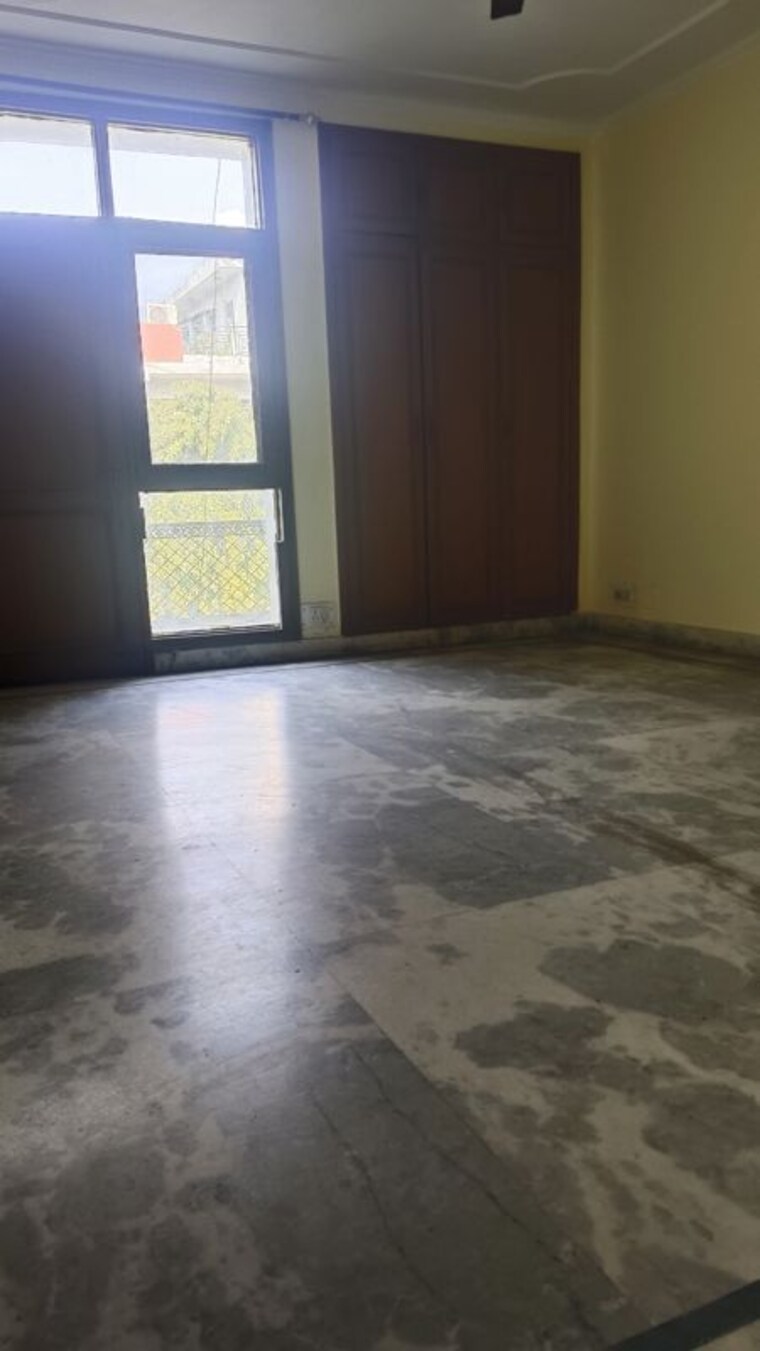 Room, chittaranjan park 3 Bedroom 290 Sq.Ft. Builder Floor In Chittaranjan Park Delhi 10170065