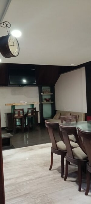 Master Bedroom in 5 BHK Villa at Manish Tower, Andheri West – for Rent