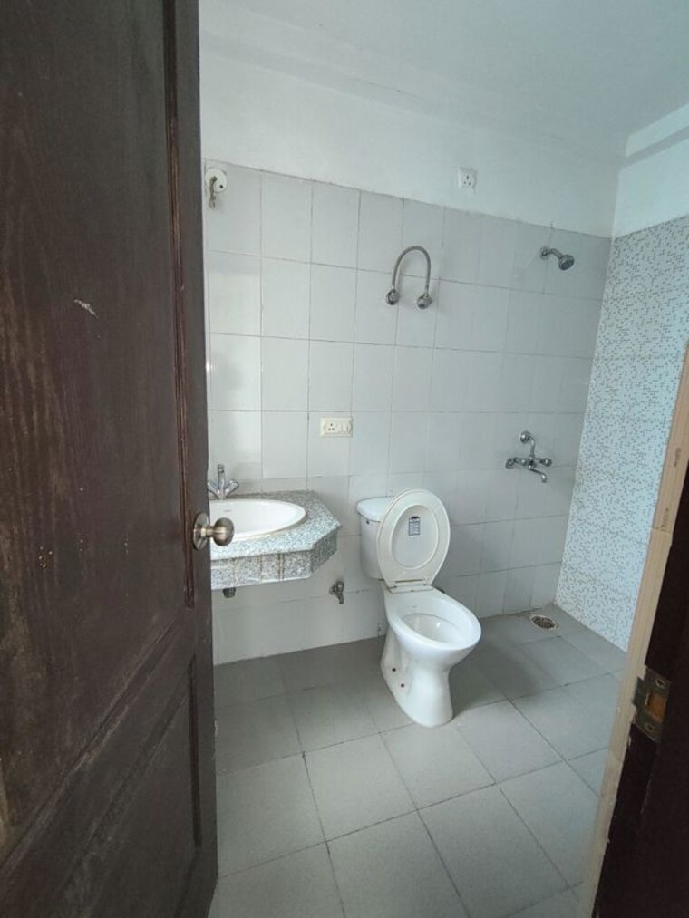 Bathroom, klj-greens 2 Bedroom 1387 Sq.Ft. Apartment In Sector 77 Faridabad 10170086