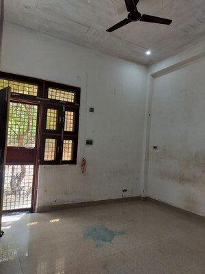 Room in 1 RK Builder Floor at Vipin Garden – for Rent