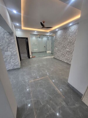 Room in 3 BHK Builder Floor at Unitech South City II, Sector 50 – for Rent