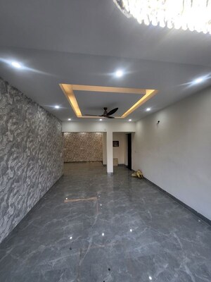 Parking in 3 BHK Builder Floor at Unitech South City II, Sector 50 – for Rent