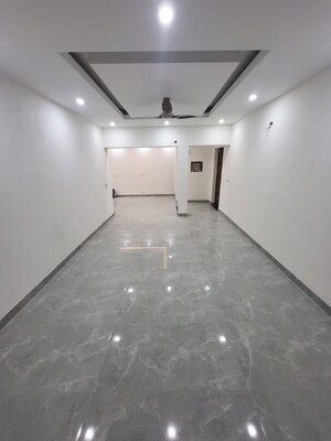 Room in 3 BHK Builder Floor at Unitech South City II, Sector 50 – for Rent