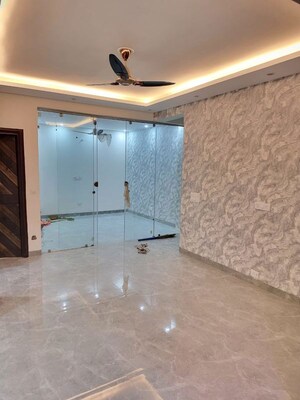 Room in 3 BHK Builder Floor at Unitech South City II, Sector 50 – for Rent