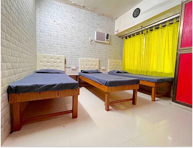 Bedroom, dahisar east Pg For Boys In Dahisar East 10170079