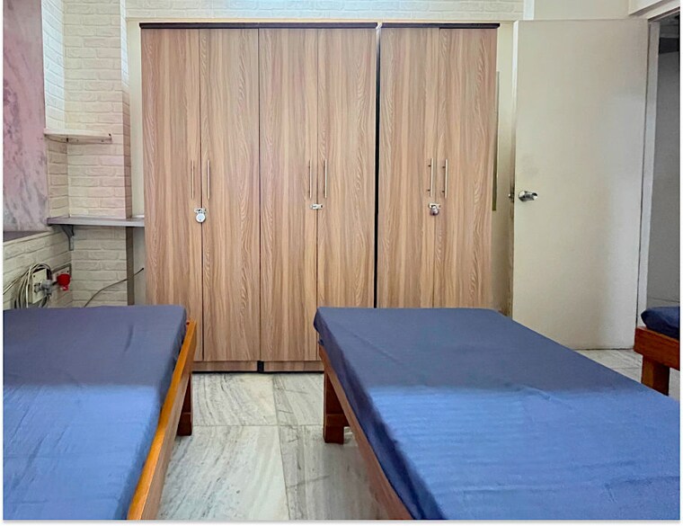Bedroom, dahisar east Pg For Boys In Dahisar East 10170079
