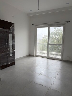 Room in 2 BHK Builder Floor at Gamma Ii Greater Noida – for Rent