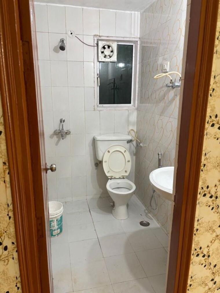 Bathroom, ansal-sushant-golf-city 3 Bedroom 1200 Sq.Ft. Villa In Sushant Golf City Lucknow 10170528