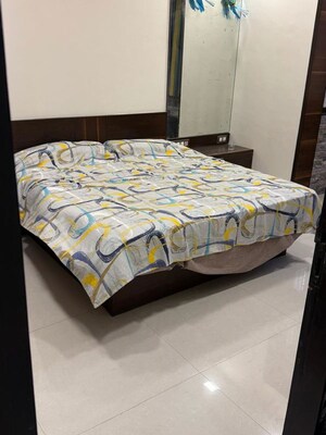 Bedroom in 2 BHK Apartment at Mahim – for Rent