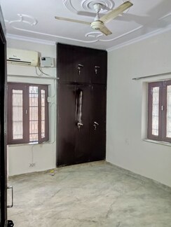 2.5 BHK + Extra Room Builder Floor For Rent in Sector 16
