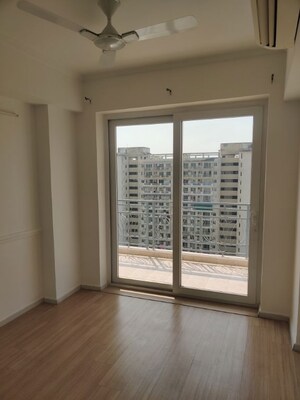 Room in 3 BHK Apartment at DLF The Skycourt, Sector 86 – for Sale