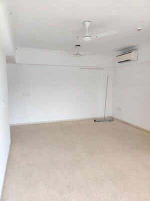 Room in 3 BHK Apartment at DLF The Skycourt, Sector 86 – for Sale