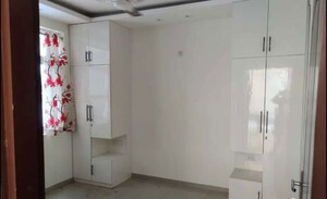 Bathroom in 3 BHK Apartment at Hazratganj – for Rent