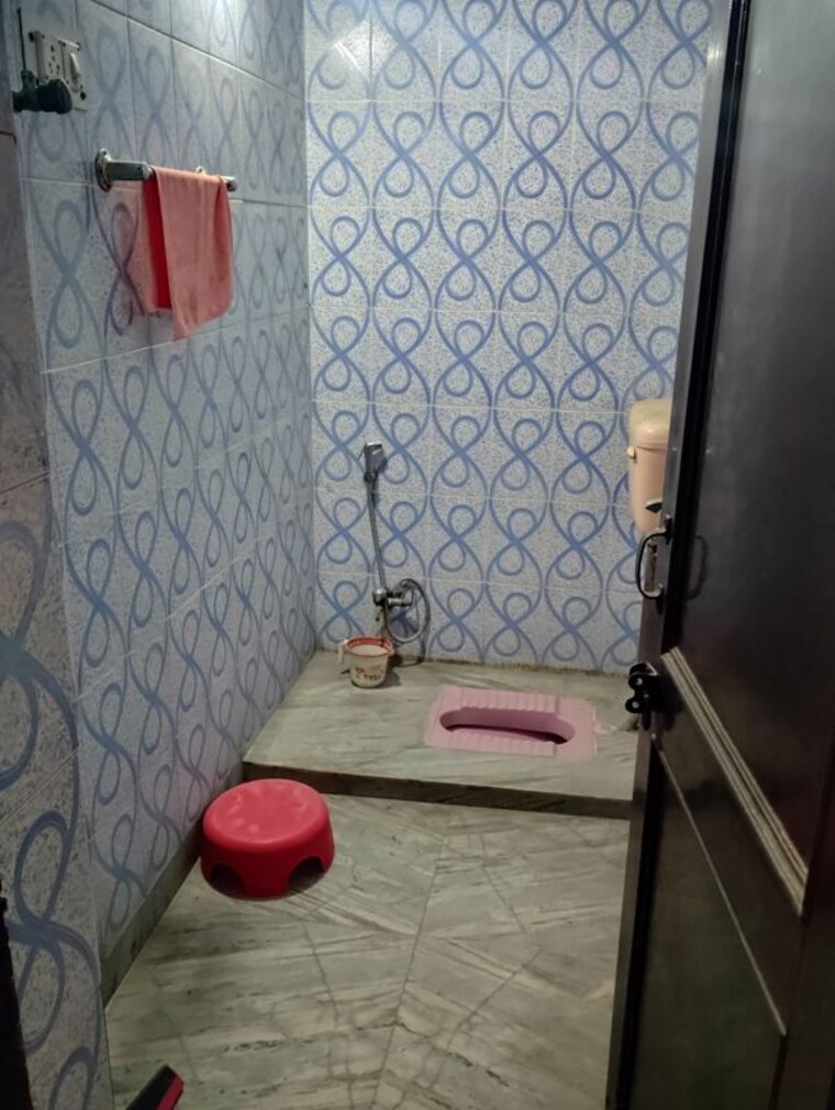 Bathroom, sector 16 2.5 Bedroom 1340 Sq.Ft. Builder Floor In Sector 16 Faridabad 10170874