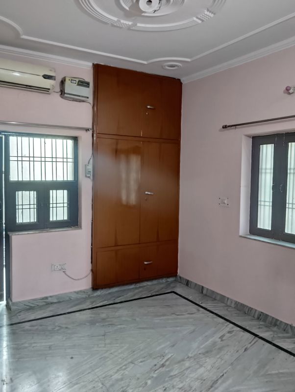 2.5 BHK Builder Floor For Rent in Sector 16
