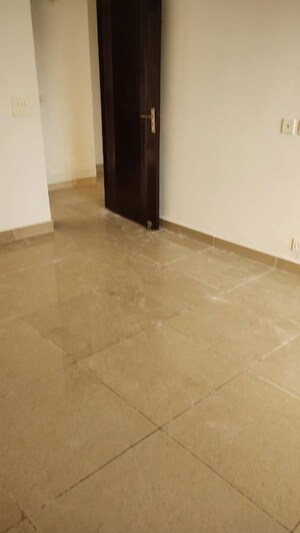 Room in 3 BHK Apartment at Ajnara Homes, Sector 16b Greater Noida – for Rent