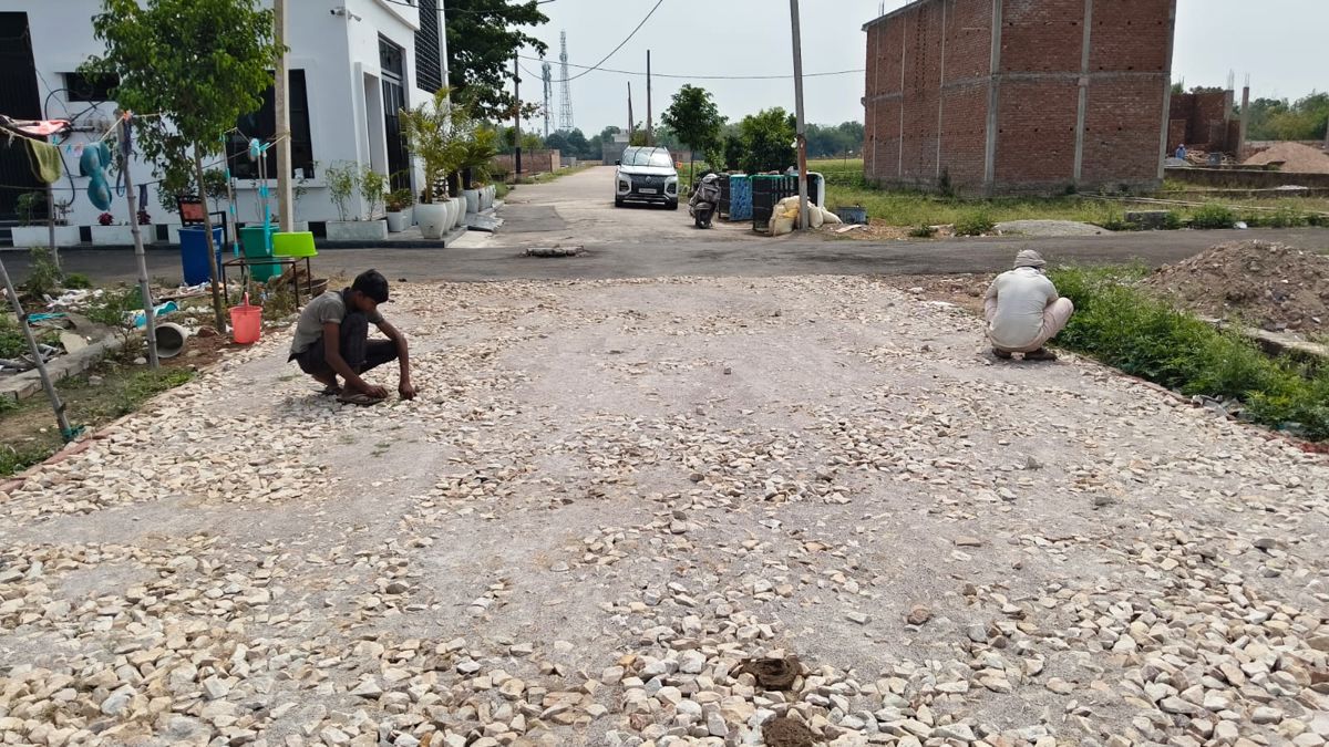 Plot For Sale in Raebareli Road
