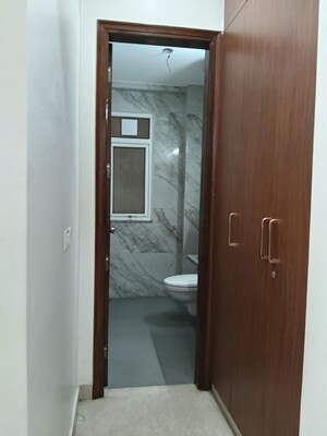 Building Lobby in 3.5 BHK Builder Floor at Sector 23 – for Rent