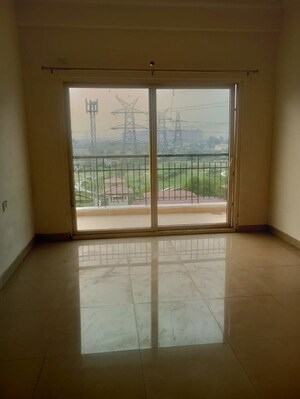 Room in 2 BHK Apartment at Eldeco Live By The Greens, Sector 150 – for Sale
