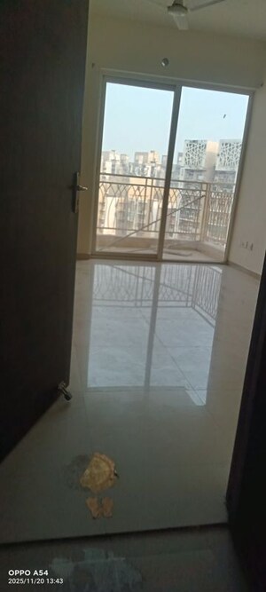 Room in 2 BHK Apartment at Mahagun Mywoods, Sector 16c Greater Noida – for Sale