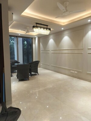 Living Room in 2.5 BHK Apartment at Sector 23 – for Rent