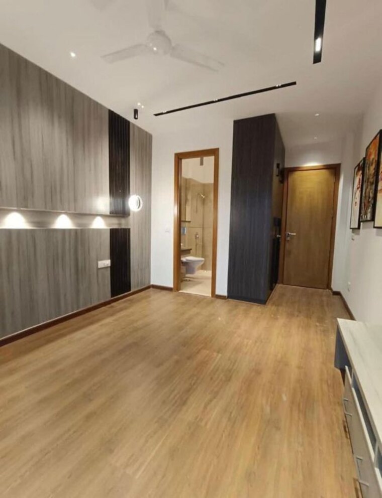 Room, ansal-plaza-sector-23 1.5 Bedroom 956 Sq.Ft. Apartment In Sector 23 Gurgaon 10171449