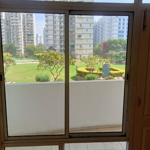 Room in 3 BHK Builder Floor at Bestech Park View City 1, Sector 48 – for Rent