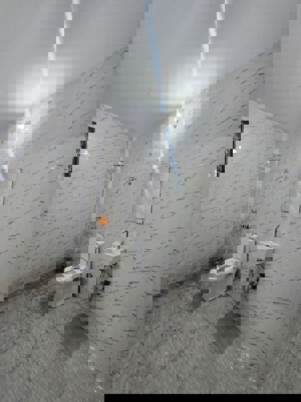 Bathroom in 1 BHK Builder Floor at Saket – for Rent