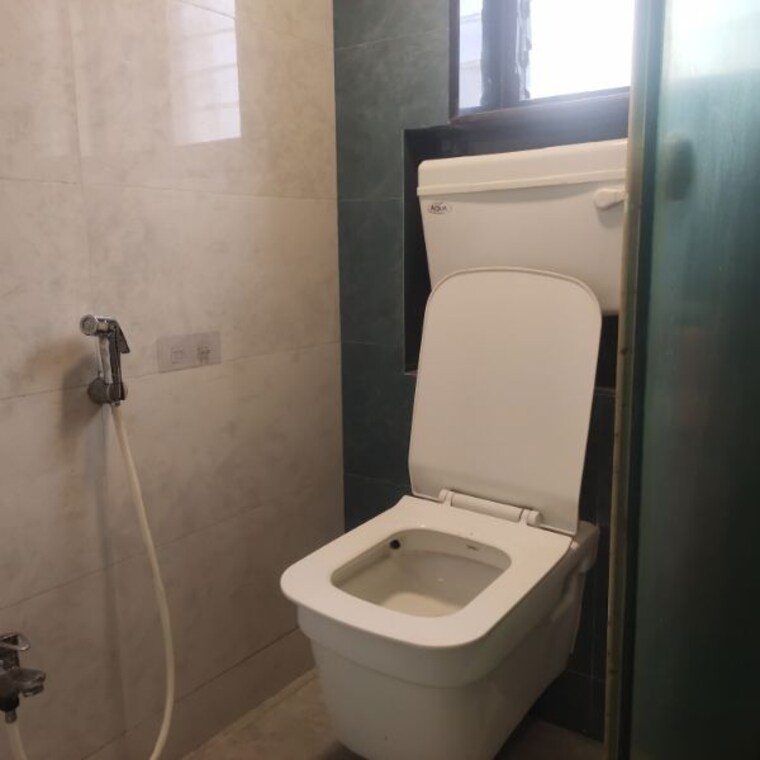Bathroom, jal-padma-chs 1.5 Bedroom 550 Sq.Ft. Apartment In Goregaon West Mumbai 10171537