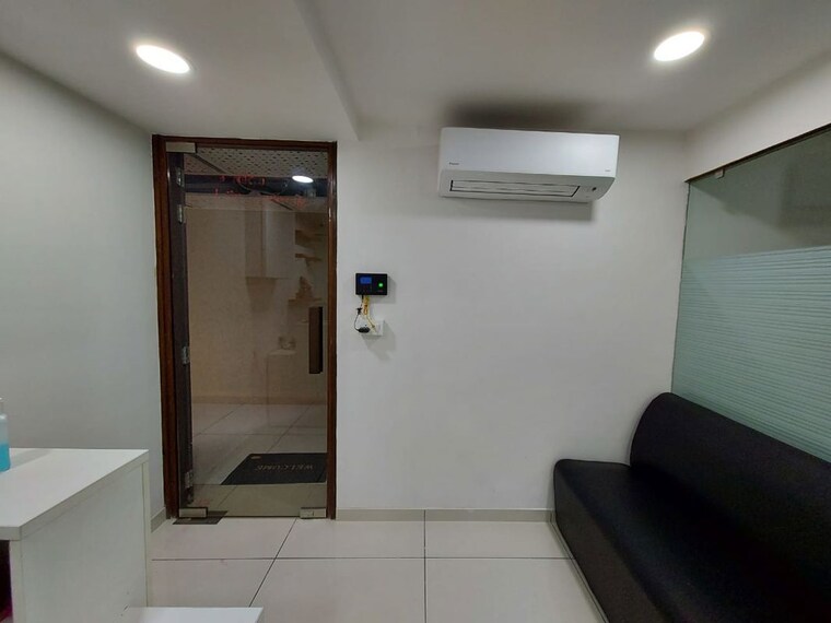 Room, vastrapur Commercial Office Space 1556 Sq.Ft. In Vastrapur Ahmedabad 10171523