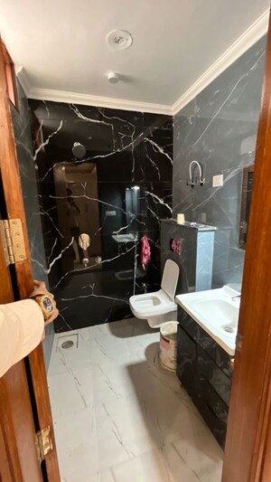 Master Bedroom in 3 BHK Builder Floor at BPTP District Phase 2, Sector 84 – for Rent