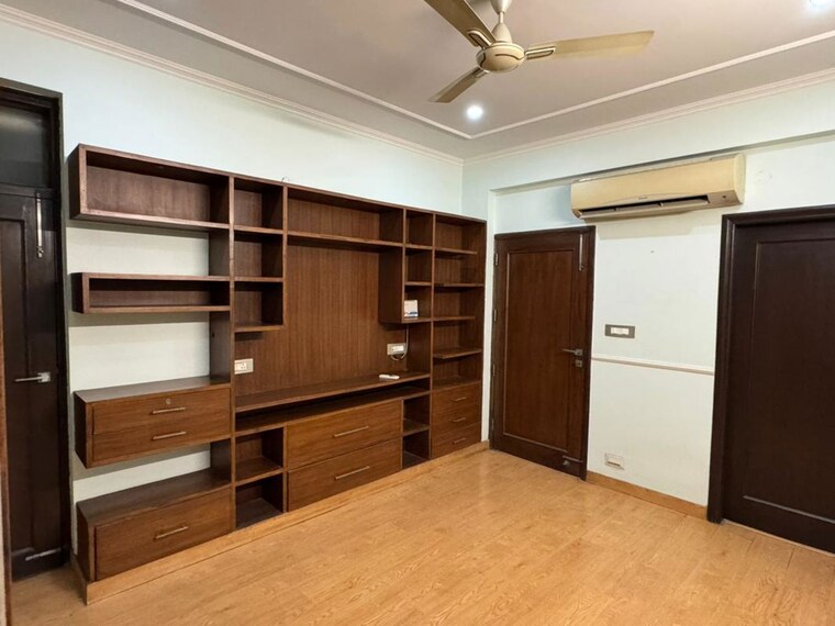 Room, green park extension 3 Bedroom 240 Sq.Yd. Builder Floor In Green Park Extension Delhi 10171667