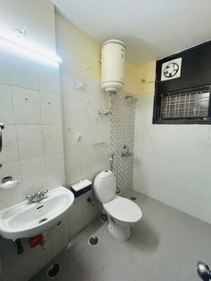 Bathroom in 3 BHK Builder Floor at SS The Lilac, Sector 49 – for Rent