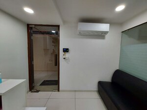 Room in  Office Space at Vastrapur – for Rent
