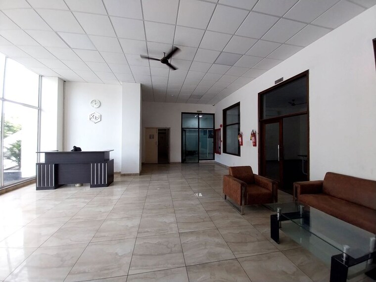  Parking, klj-platinum-heights 2 Bedroom 1014 Sq.Ft. Apartment In Sector 77 Faridabad 10171721