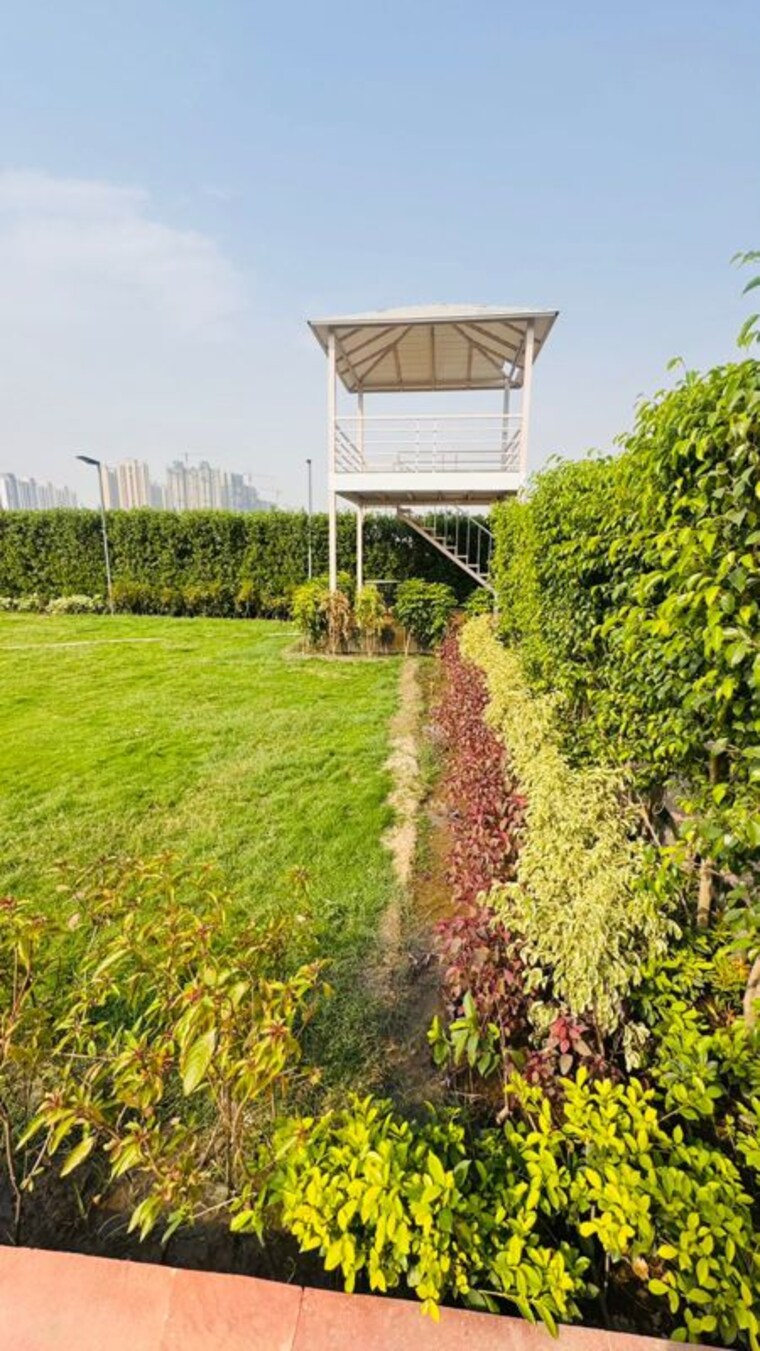 Garden, ss-sainik-farms 3 Bedroom 1500 Sq.Yd. Apartment In Sector 150 Noida 10171942