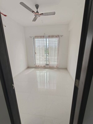 Room in 2 BHK Apartment at Goel Ganga Altus, Kharadi – for Rent