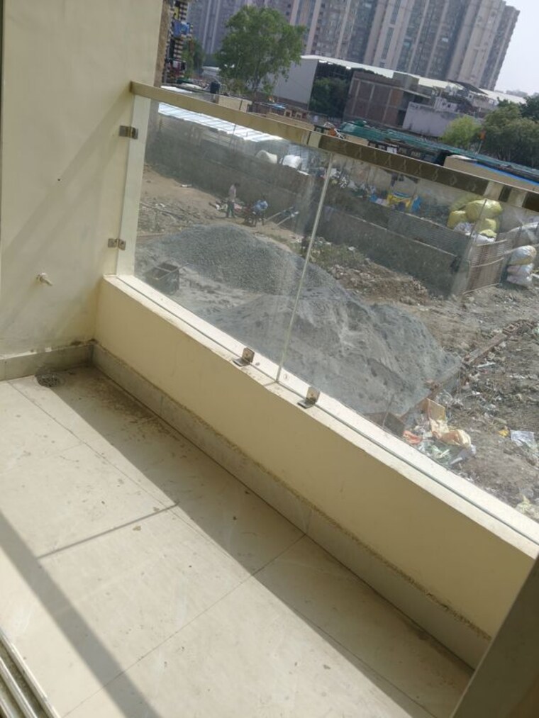 Balcony, sector 73 2 Bedroom 1000 Sq.Ft. Builder Floor In Sector 73 Noida 10172039