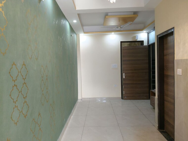 undefined, sector 73 2 Bedroom 1000 Sq.Ft. Builder Floor In Sector 73 Noida 10172039