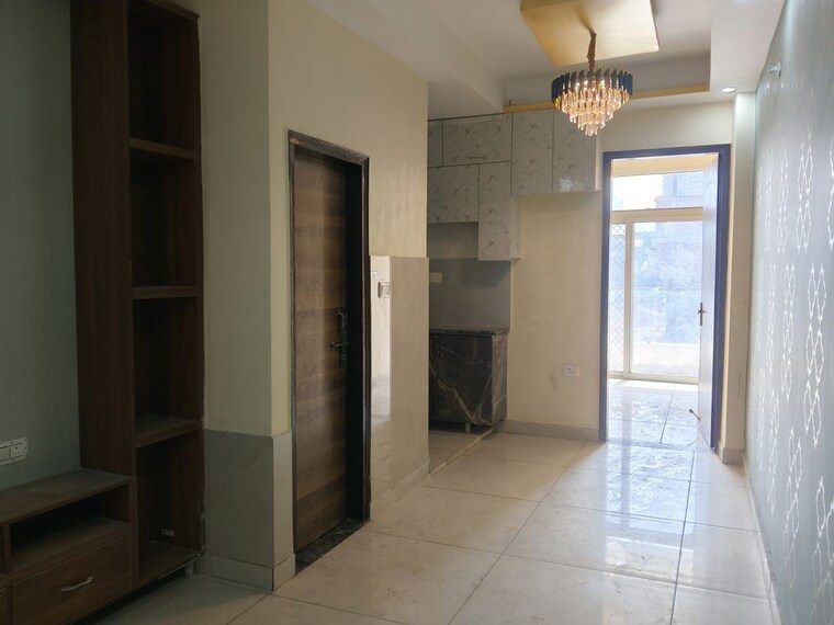 Room, sector 73 2 Bedroom 1000 Sq.Ft. Builder Floor In Sector 73 Noida 10172039