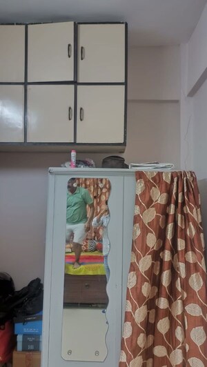 Bedroom in 1.5 BHK Apartment at Tilak Nagar – for Rent