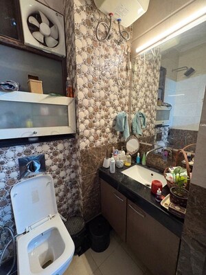 Bathroom in 3 BHK Builder Floor at Eros Rosewood City, Sector 49 – for Rent