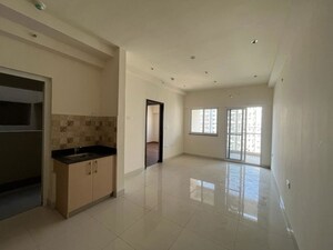 Room in 2 BHK Apartment at Puravankara Silversands, Mundhwa – for Rent